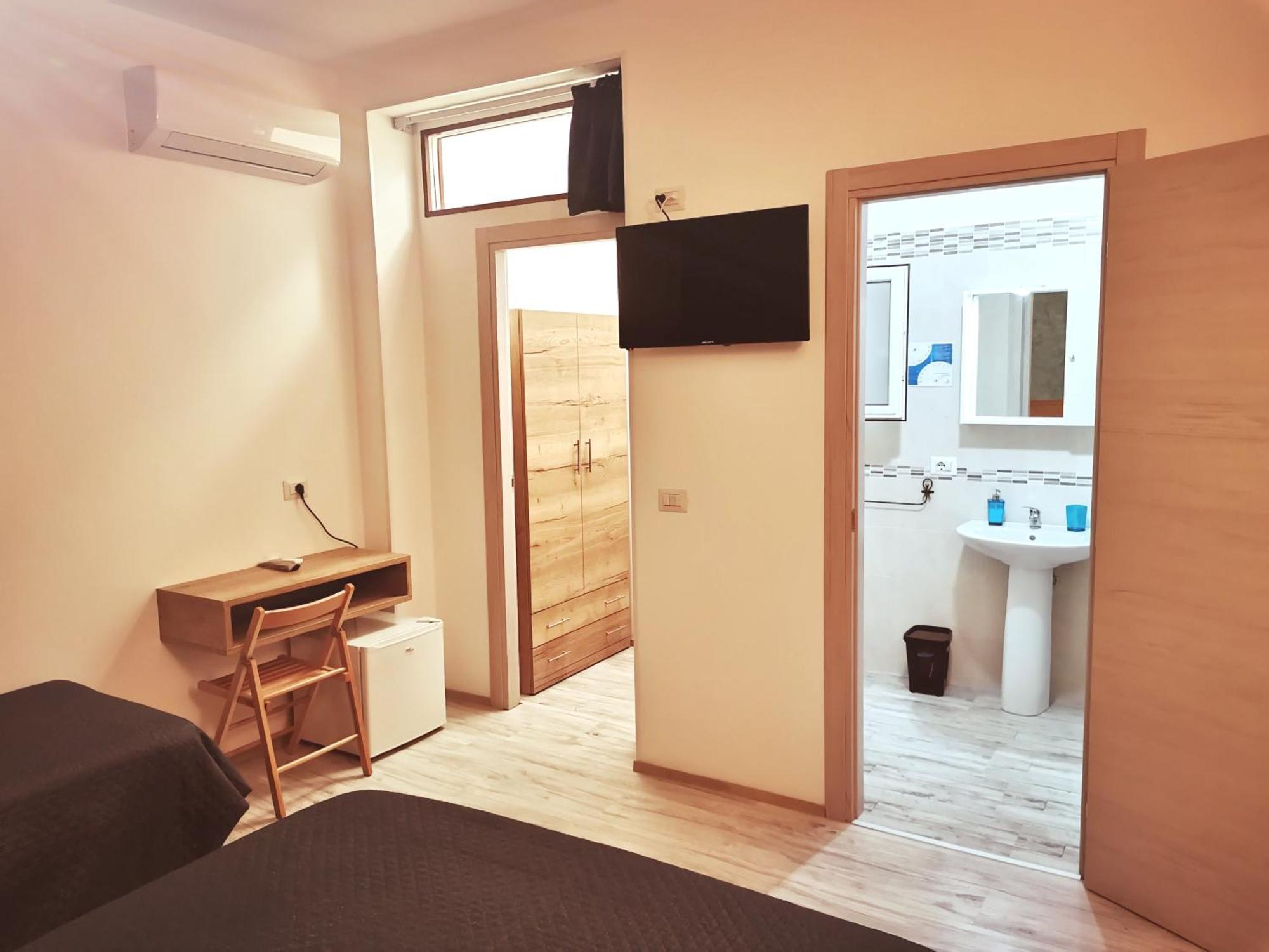 Hotel Via Alessandria Racale Habitación foto